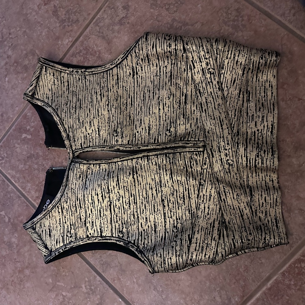 Elegant Black and Gold Bebe Crop Top with tags Small